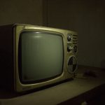 jak podłączyć telefon do starego telewizora