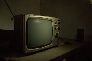 jak podłączyć telefon do starego telewizora